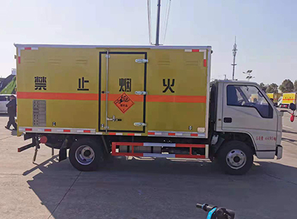 朝阳爆破器材运输车工人安全操作规范与智能技术保障